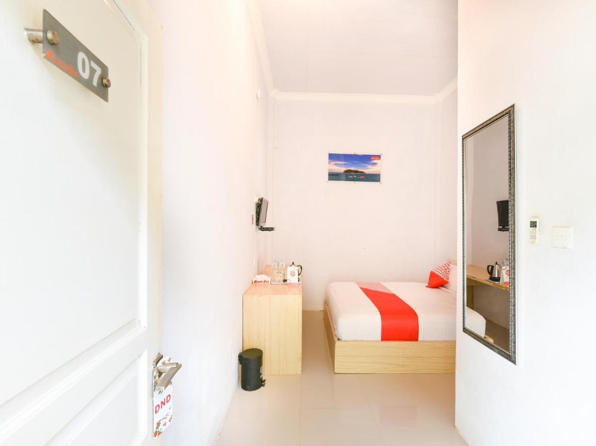 Oyo 1074 Homestay Rumah Puti Painan Exterior foto
