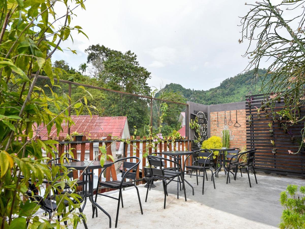 Oyo 1074 Homestay Rumah Puti Painan Exterior foto